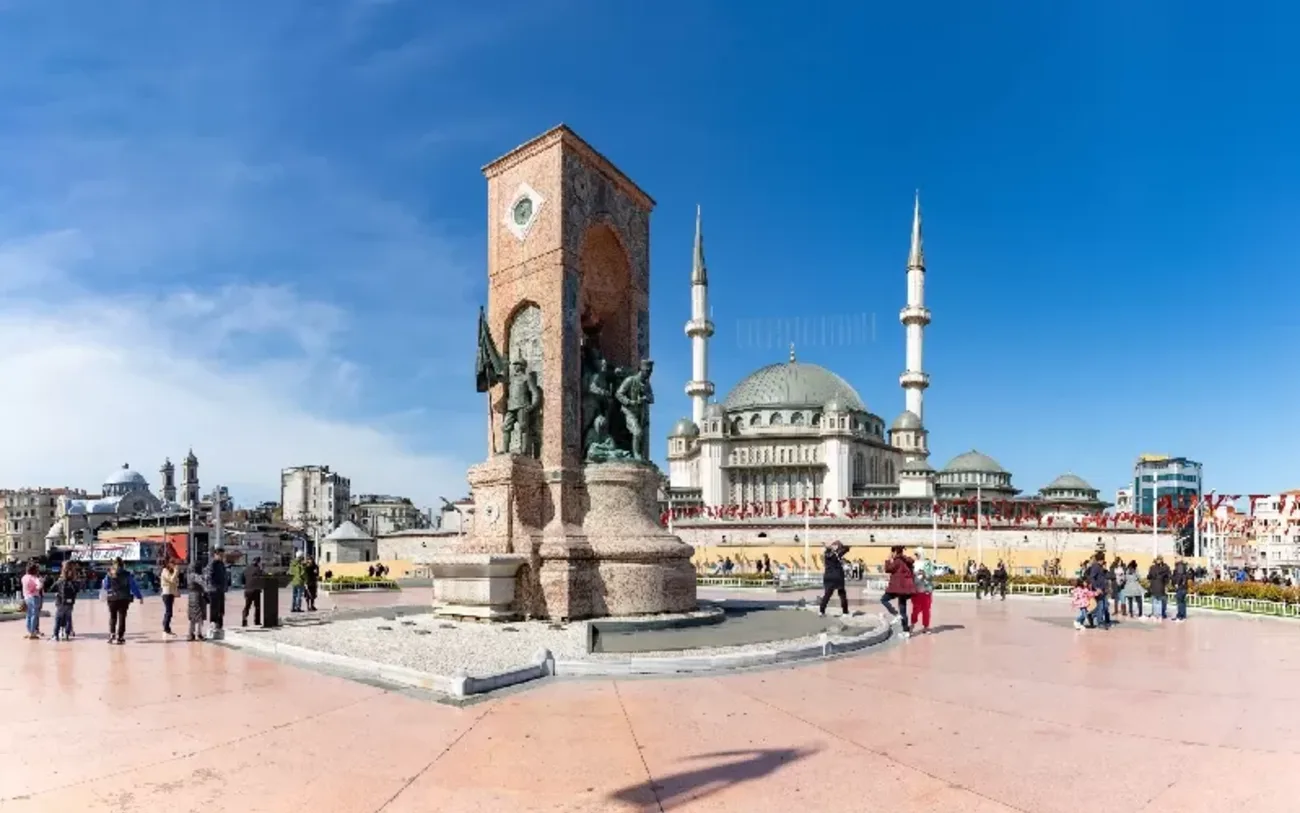 Piazza Taksim: Il Cuore Pulsante di Istanbul